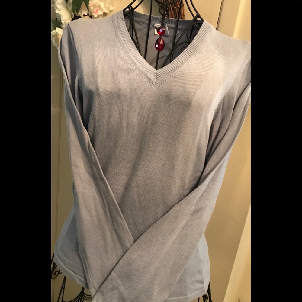 🌻🌻Gap V-Neck Light Blue Sweater Size Medium